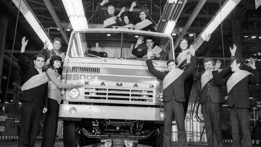5000-й автомобиль &laquo;КамАЗ&raquo; сходит с&nbsp;конвейера Камского автозавода, 1976&nbsp;год