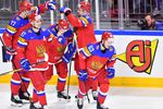 Сборная России празднует забитую шайбу