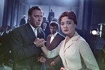 <b>Кадр из кинофильма «Человек ниоткуда» (1961)</b>
<br><br>
Своим «киноотцом» Папанов называл Эльдара Рязанова, который утвердил его в картину «Человек ниоткуда» (1961). До этого актер много раз неудачно пробовался, в том числе и на роль директора Дома культуры в рязановскую «Карнавальную ночь». Он уже решил, что его фактура не годится для кинематографа и подумывал ограничиться сценой, где к нему наконец-то пришел заслуженный успех. Рязанову пришлось почти неделю уговаривать актера, который в итоге сыграл несколько ролей – начальника экспедиции Крохалева, вождя племени тапи, артиста театра трагикомедии и спортсмена-дебошира.
<br>
Для Папанова это не вызвало затруднений, поскольку в театре ему случалось играть по 2-3 роли в спектакле, по ходу гримируясь и подстраиваясь под разные образы. К сожалению, сразу после премьеры «Человек ниоткуда» подвергся жесткой критике и был отправлен «на полку» до 1988 года.

