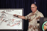 Генерал армии США Норман Шварцкопф, командующий войсками коалиции, во время выступления на&nbsp;военном брифинге, январь 1991&nbsp;года