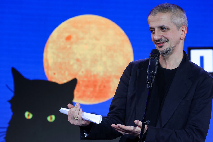 Режиссер Константин Богомолов выступает на&nbsp;&laquo;пионерских чтениях&raquo; журнала &laquo;Русский пионер&raquo; в&nbsp;башне &laquo;Меркурий Сити&raquo; Московского международного делового центра &laquo;Москва-Сити&raquo;, 15&nbsp;ноября 2021&nbsp;года