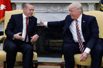 Президент Турции Реджеп Тайип Эрдоган и президент США Дональд Трамп во время встречи в Белом доме, 16 мая 2017 года