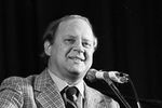 Юрий Визбор во время выступления, 1980 год 