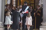 Фелипе VI, его супруга, королева Летиция перед началом церемонии вступления на престол