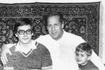 Владислав Крапивин с сыновьями Павлом и Алешей, 1982 год