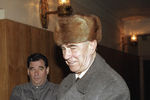 Бывший министр обороны СССР Дмитрий Язов, обвиняемый по делу ГКЧП, перед началом заседания Верховного суда, 1993 год