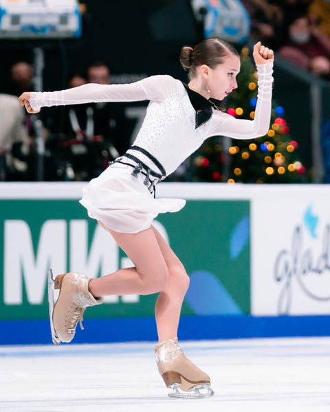 Ксения Синицына выступает в&nbsp;произвольной программе на&nbsp;чемпионате России &mdash; 2022