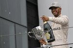 Перед последней гонкой чемпионата в Абу-Даби Хэмилтон сократил отставание в личном зачете пилотов от своего напарника по «Мерседесу» Нико Росберга до 12 очков. Титул чемпиона мира «Формулы-1» будет разыгран между этими гонщиками на заключительном 21-м этапе сезона, который пройдет с 25 по 27 ноября в столице Объединенных Арабских Эмиратов.