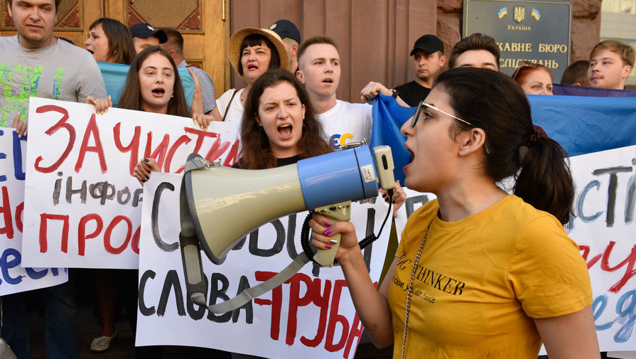 У здания Государственного бюро расследований (ГБР) в Киеве, 12 августа 2019 года