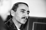 Дудаев был убит в 1996 году, по основной версии СМИ, он был уничтожен ударом ракеты. Жена Дудаева рассказывала, что находилась с ним во время его смерти. Место, где был похоронен президент непризнанной Ичкерии, неизвестно. На фото: Джохар Дудаев, 1991 год