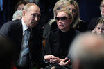 Президент России Владимир Путин и Марина Зудина на церемонии прощания с актером и режиссером Олегом Табаковым в здании Московского Художественного театра (МХТ) имени А.П.Чехова в Камергерском переулке в Москве, 2018 год