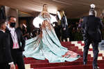 Блейк Лайвли в Versace