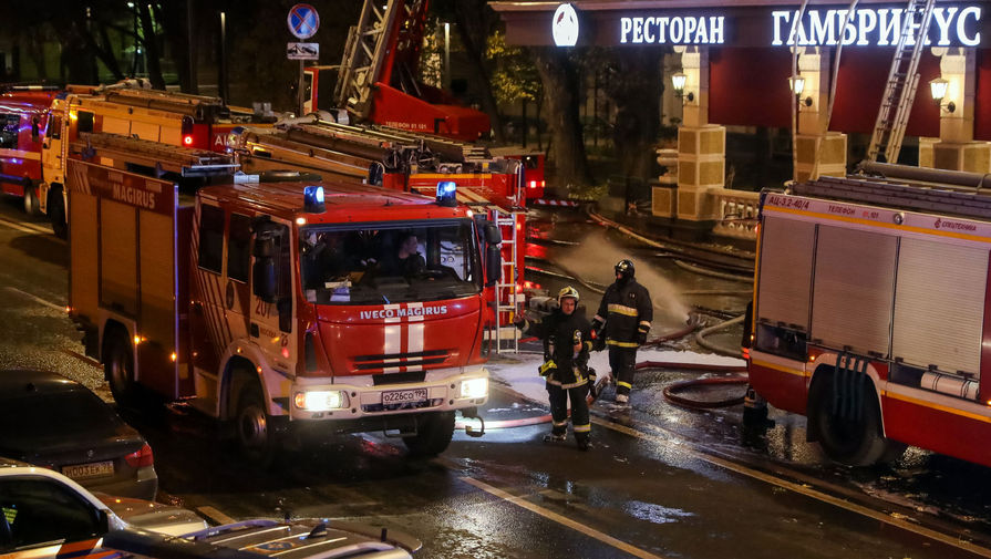 На&nbsp;месте пожара в&nbsp;&laquo;Доме нефтяников&raquo; на&nbsp;набережной Тараса Шевченко в&nbsp;Москве, 15 ноября 2020 года