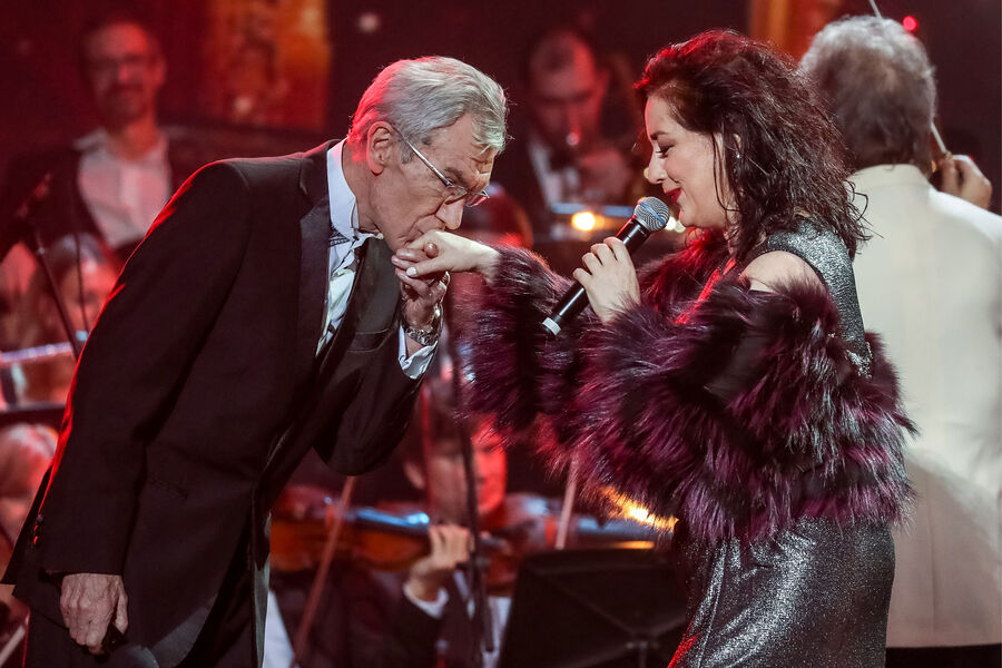 Телеведущий Юрий Николаев и певица Тамара Гвердцители во время выступления на&nbsp;концерте &laquo;Звездный юбилей Юрия Николаева&raquo;, посвященном 70-летию теле- и радиоведущего Юрия Николаева, в&nbsp;концертном зале &laquo;Крокус Сити Холл&raquo;, 2018&nbsp;год
