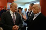 Руководитель КПРФ Геннадий Зюганов и режиссер Станислав Говорухин на премьере нового фильма «Конец прекрасной эпохи» в киноцентре «Октябрь»