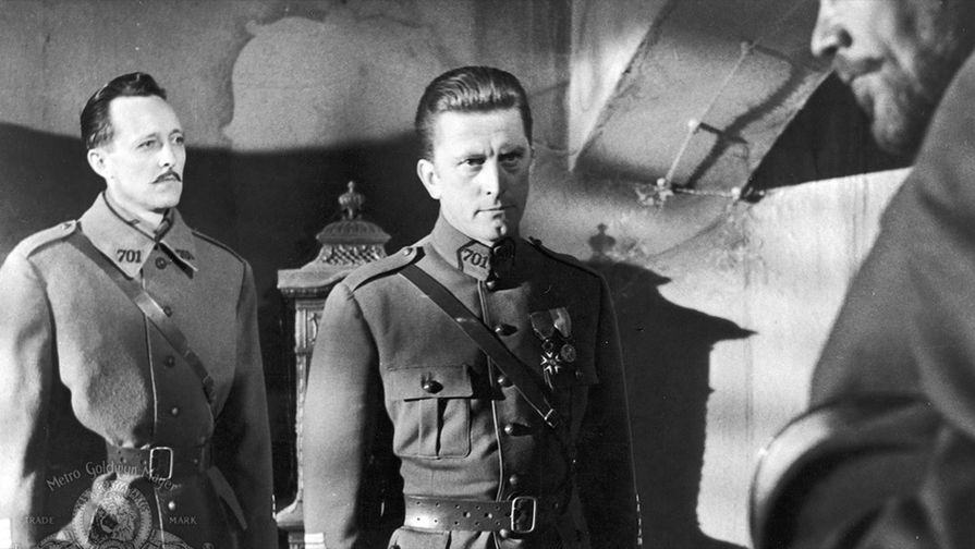 Кадр из фильма «Тропы славы» (1957)
