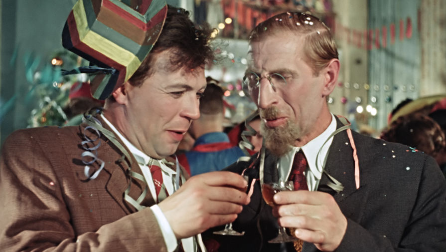 Сцену с&nbsp;пьяным лектором Некадиловым (Сергей Филиппов) снимали с&nbsp;грехом пополам. Так, сперва актер завалил съемки по&nbsp;той причине, что был действительно навеселе. То, что Рязанову казалось плюсом, обернулось в&nbsp;минус: пьяный Филиппов никак не мог сыграть пьяного лектора. Все отсняли лишь через&nbsp;пару дней, когда артист окончательно протрезвел.