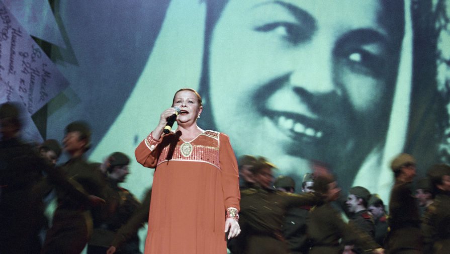 Александра Стрельченко на&nbsp;концерте в&nbsp;Москве, 2003 год