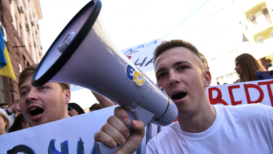 У здания Государственного бюро расследований (ГБР) в Киеве, 12 августа 2019 года