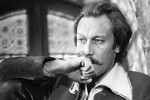 Актер Олег Янковский в роли Барона Мюнхгаузена во время съемок фильма «Тот самый Мюнхгаузен». Режиссер-постановщик фильма Марк Захаров, автор сценария Григорий Горин, 1979 год
