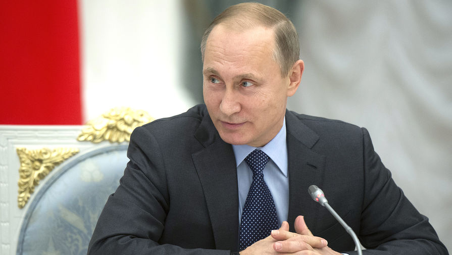 Президент России Владимир Путин проводит совместное заседание Совета при президенте РФ по развитию физической культуры и спорта и организационного комитета «Россия-2018» по подготовке и проведению чемпионата мира по футболу. 8 декабря 2015 года.
