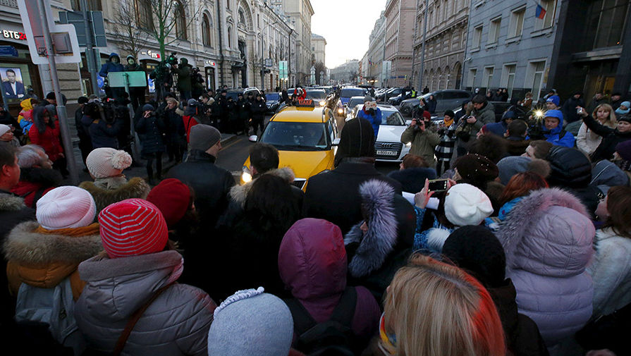 Валютные ипотечники перекрыли Неглинную улицу в центре Москвы