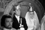Как впоследствии вспоминала сама актриса, на момент приглашения в многосерийную драму Василия Ордынского у нее «практически не были никакого опыта», из-за чего съемочная площадка стала для нее второй школой. Безусловно, помогли Алферовой также именитые коллеги, в том числе Юрий Соломин и Михаил Козаков. На фото: Юрий Соломин и Ирина Алферова в сцене из кинофильма «Хождение по мукам», 1979 год