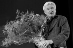<b>Игорь Масленников (26 октября 1931 — 17 сентября 2022)</b> — советский и российский кинорежиссер и сценарист. Народный артист РСФСР. Режиссер известен как создатель серии фильмов о Шерлоке Холмсе, трилогии «Зимняя вишня», картин «Гонщики» и «Пиковая дама». Более 20 лет Масленников являлся президентом студии «Троицкий мост» в Санкт-Петербурге
