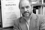 Лев Дуров с дипломом Национального политехнического института в Мехико, полученным за роли в фильме «Успех» и укрепление дружбы между СССР и Мексикой, 1988 год