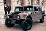 Четырехдверный пикап Hummer H1 (выпускался с 1992 по 2005 год)