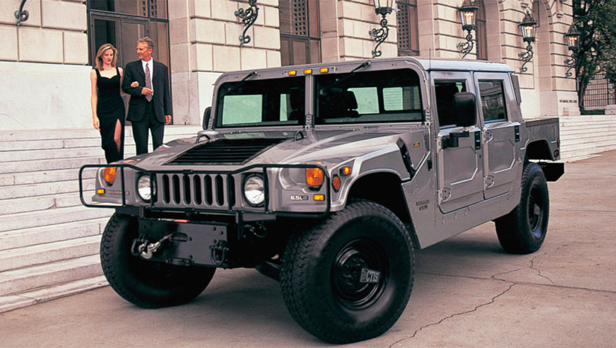 Четырехдверный пикап Hummer H1 (выпускался с 1992 по 2005 год)