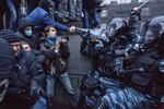 Против участников митинга за евроинтеграцию в Киеве применили слезоточивый газ