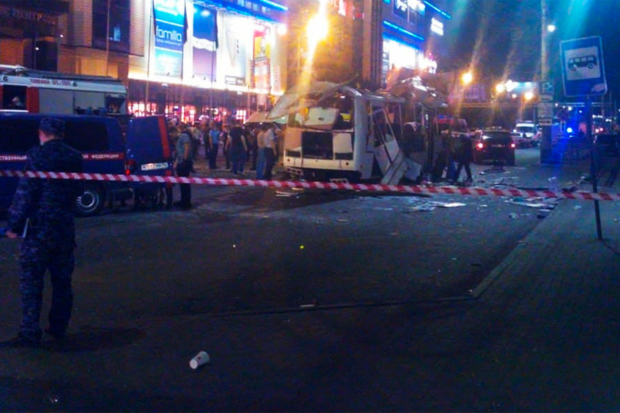 Место взрыва пассажирского автобуса на&nbsp;остановке у&nbsp;перекрестка улиц Плехановская и Кольцовская в&nbsp;Воронеже