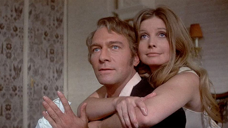 Кадр из&nbsp;фильма «Возвращение Розовой пантеры» (1975)