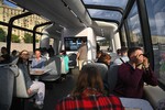 Пассажиры электрического речного трамвайчика в Москве