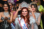 Победительница в специальной номинации Mrs Union Nation Екатерина Машковцева на финале Всероссийского конкурса красоты и материнства «Миссис Россия Мира» в концертном зале «Планета КВН» в Москве, 6 июня 2025 года