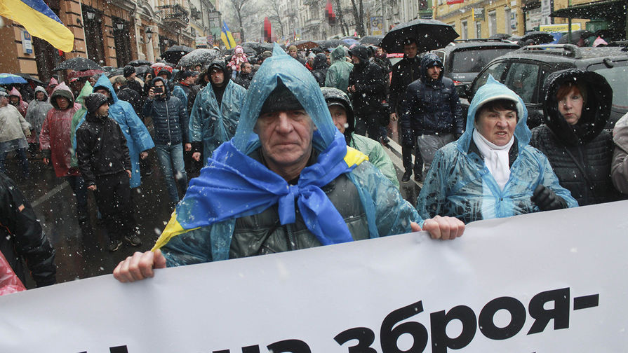 Сторонники бывшего губернатора Одесской области Михаила Саакашвили на&nbsp;«Марше возмущенных» в&nbsp;центре Киева