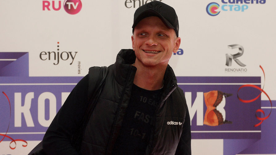 Актер Александр Шаляпин перед&nbsp;премьерой фильма &laquo;Корпоратив&raquo; режиссера Олега Асадулина в&nbsp;кинотеатре &laquo;Синема Стар на&nbsp;Ленинском&raquo; в&nbsp;Москве, 2014&nbsp;год