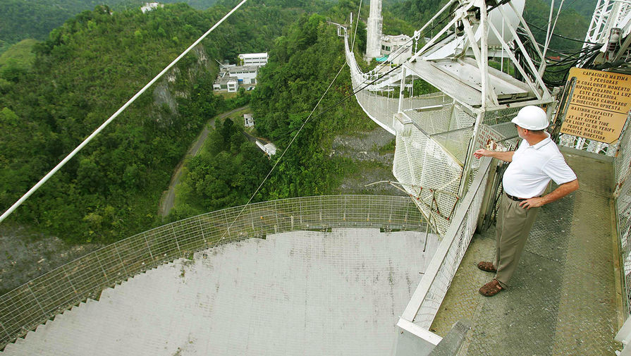 Вид на&nbsp;радиотелескоп &laquo;Аресибо&raquo;, 2006 год