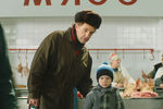 В комедии <b>«Батя» (2021)</b> взрослый Максим (Стас Старовойтов) отправляется в мысленное «путешествие» в 90-е к своему Бате, которого сыграл Вдовиченков. Это простой русский мужик, который воспитывал своего сына так, как это делали все советские люди. Подробнее о фильме Вдовиченков <a href=