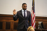Рэпер 50 Cent (Кертис Джексон) во время судебного заседания по делу о распространении интимного видео бывшей девушки рэпера Рика Росса Ластонии Левинстон без ее согласия в Манхэттене, 2015 год
<br><br>
Суд присудил компенсацию пострадавшей стороне и в результате этого дела рэпер подал заявление о банкротстве.