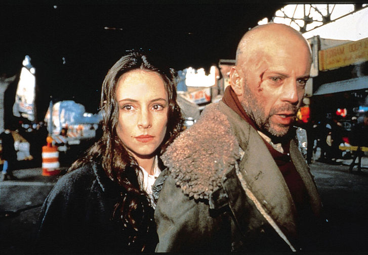 Мэделин Стоу и Брюс Уиллис в фильме «12 обезьян» (1995)