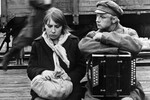 Инна Чурикова и Михаил Кононов в фильме Глеба Панфилова «В огне брода нет», 1971 год