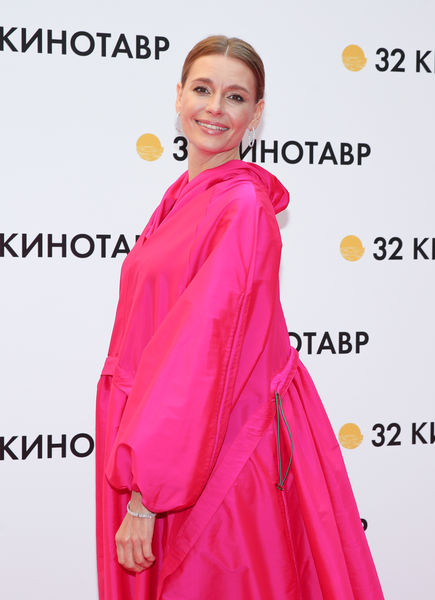 Актриса Любовь Толкалина