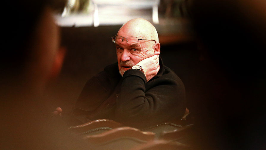 Режиссер Эймунтас Някрошюс перед началом спектакля «Борис Годунов» Национального театра Литвы в рамках театрального фестиваля «Сезон Станиславского» в Москве, 2015 год