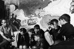 Владислав Крапивин во время занятий по морскому делу в Свердловске, 1974 год