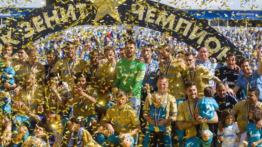 30 мая 2015 года. СОГАЗ-Чемпионат России 2014/2015, 30-й тур, «Зенит» &mdash; «Локомотив» (Москва). Церемония награждения команды «Зенит» золотыми медалями и кубком чемпиона России
