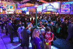 Посетители на&nbsp;стенде компании Nintendo на&nbsp;выставке Electronic Entertainment Expo в&nbsp;Лос-Анджелесе