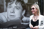 Марина Зудина на открытии фотовыставки, посвященной 85-летию со дня рождения актера, режиссера театра и кино Олега Табакова, на Чистопрудном бульваре, 2020 год