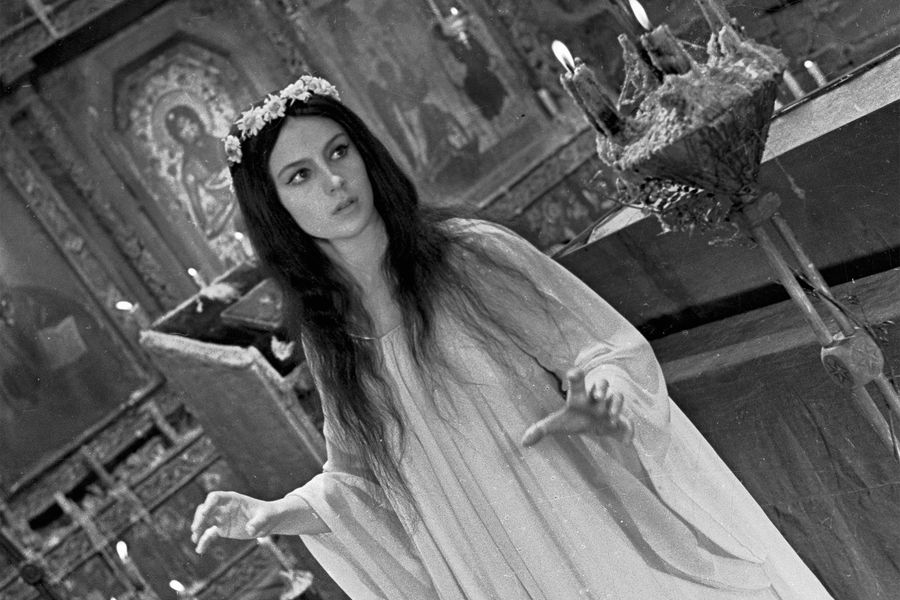 Наталья Варлей в&nbsp;роли Панночки в&nbsp;сцене из&nbsp;фильма &laquo;Вий&raquo;, 1968&nbsp;год